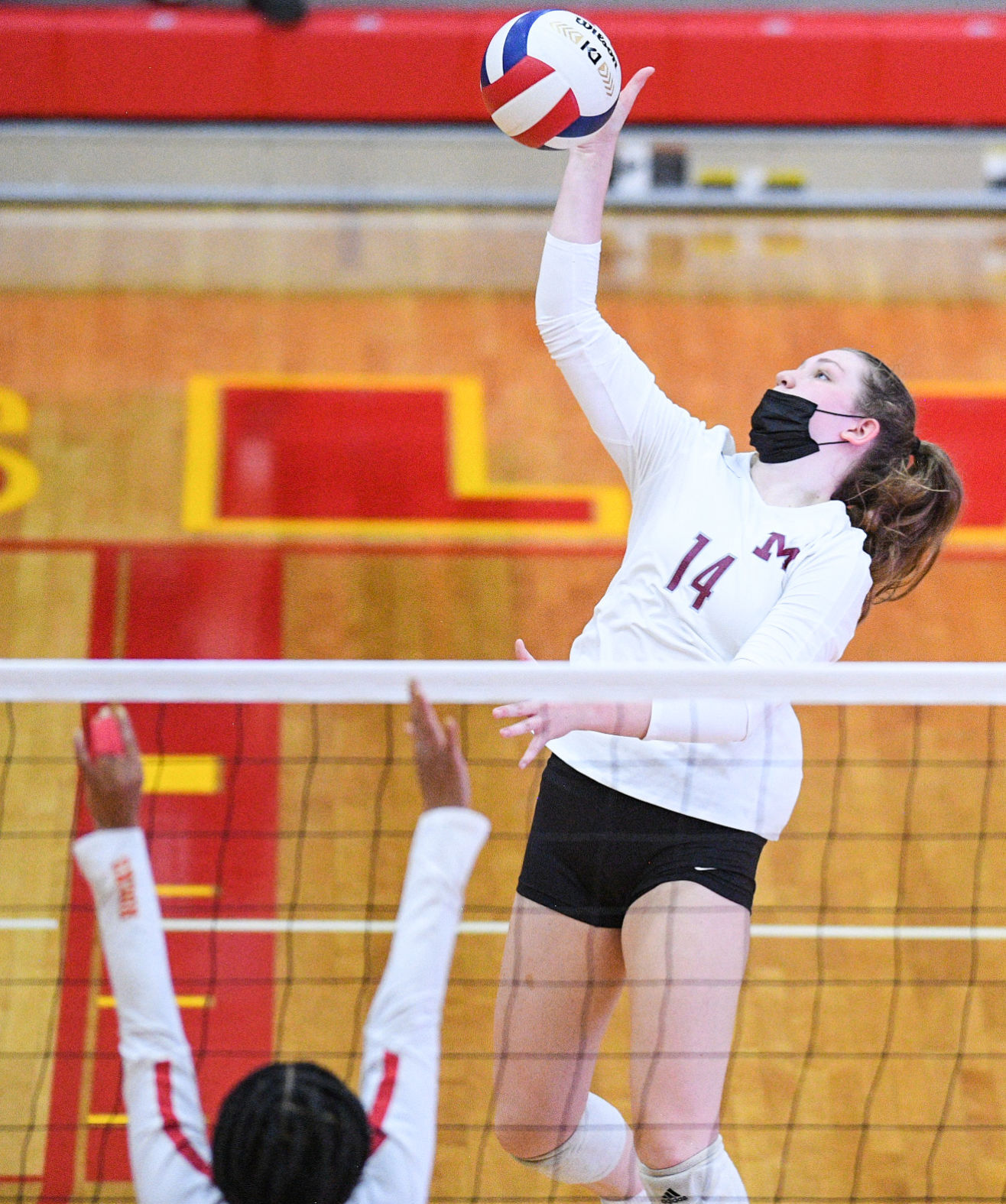 100521-qc-spt-moline-ri-vball-030